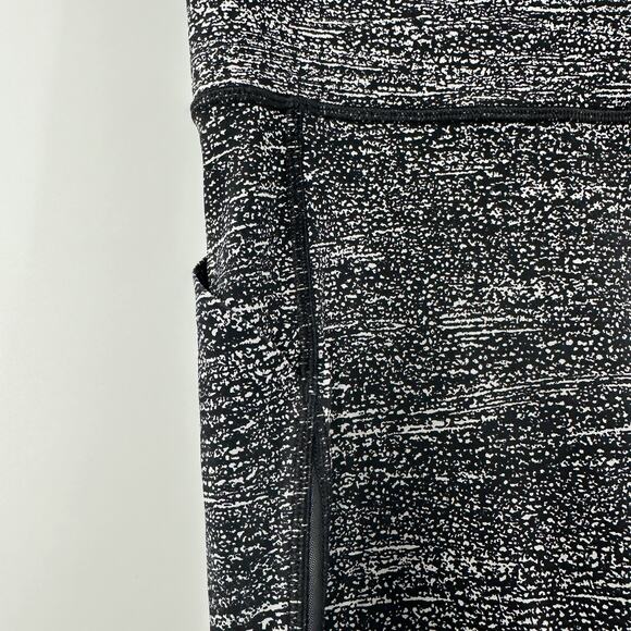 Lululemon Pace Perfect Crop in Air Time White Black / Black Size 8 - Picture 7 of 13